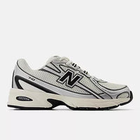 NB 740 V2 - Sea Salt z Czarnym i metalicznym srebrem / 36
